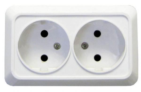 Розетка откр.установки 2-мест б/з белая Октава IEK